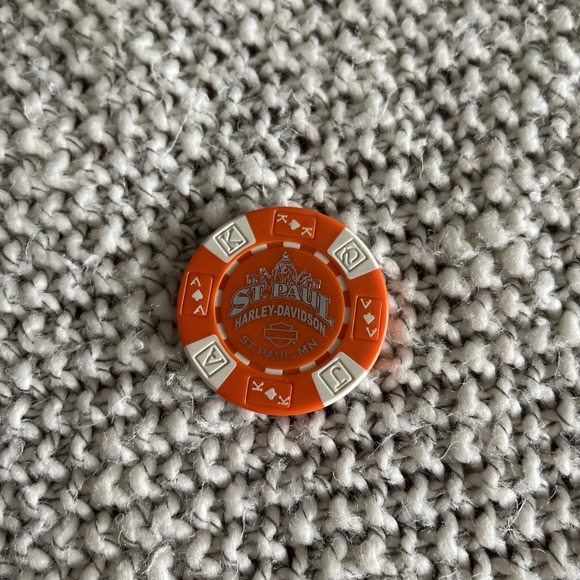 HARLEY DAVIDSON SAINT PAUL‎ MN MINNESOTA DEALER CASINO POKER CHIP ORANGE WHITE - Picture 1 of 2